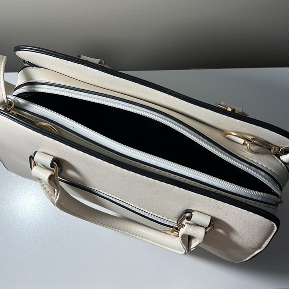 Elegant Floral Embroidered Handbag - Picture 3 of 6